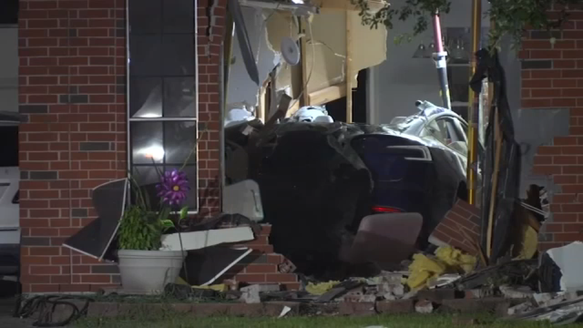 Driver overrode Tesla's autopilot seconds before crashing into Katy-area home, killing woman: Docs